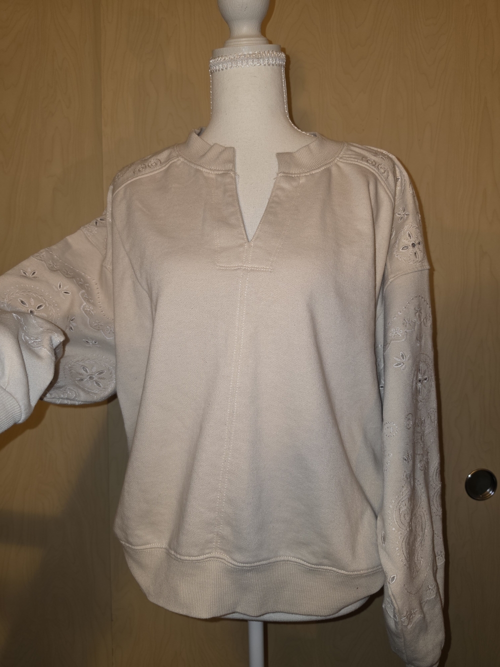 Democracy Lace-Up V-Neck Eyelet Sweatshirt Tan Camel Size XL